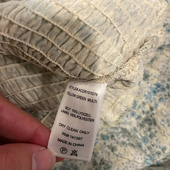 NWT!! ASTR - Eastwick Dress - Green/Blue/Yellow Floral - Size Large - Picture 11 of 11